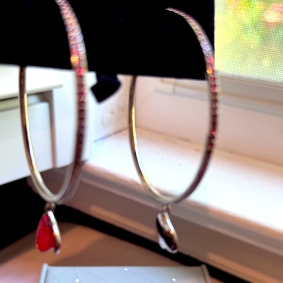 💖✨ Rhodium-Plated Crystal Hoop Earrings w/ Pink Heart Charms – Sparkly & Sweet! - Picture 5 of 14